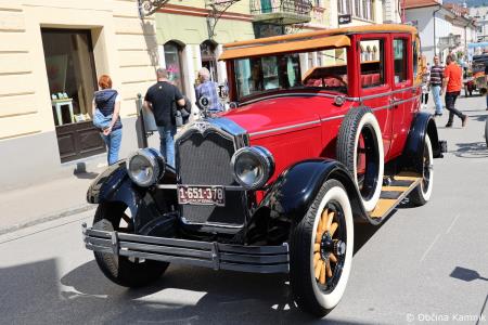 Mednarodna revija starodobnikov v Kamnik privabila ljubitelje klasičnih vozil (53)